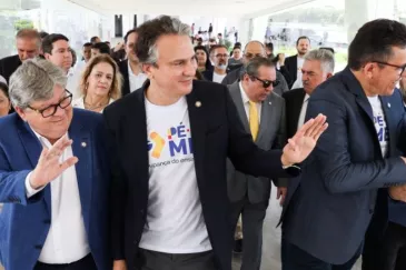 João Azevêdo destaca investimentos na educação no lançamento do programa Pé-de-Meia na Paraíba
