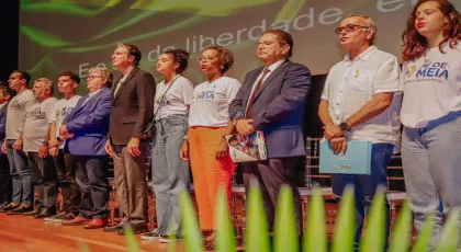 Investimentos na Educação - Prefeito celebra programa Pé-de-Meia na Paraíba e defende extensão do benefício para alunos do Fundamental