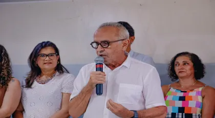 João Pessoa – A cidade da gente’ Cícero Lucena destaca qualidade do ensino do Município durante lançamento de livro escrito por 300 alunos da rede